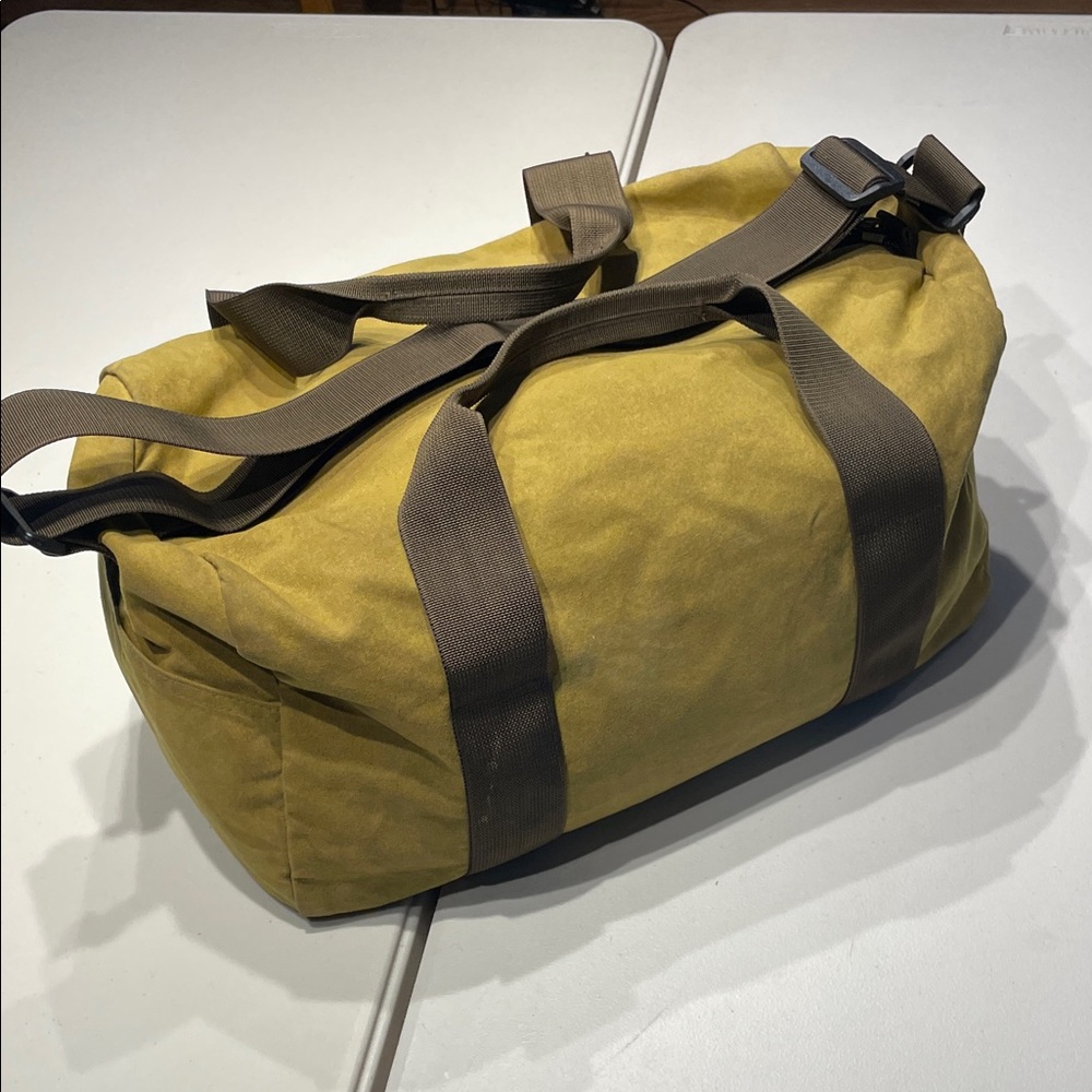 Filson Dry Tin Cloth Duffel Rare American-Made size Small, lightweight.
